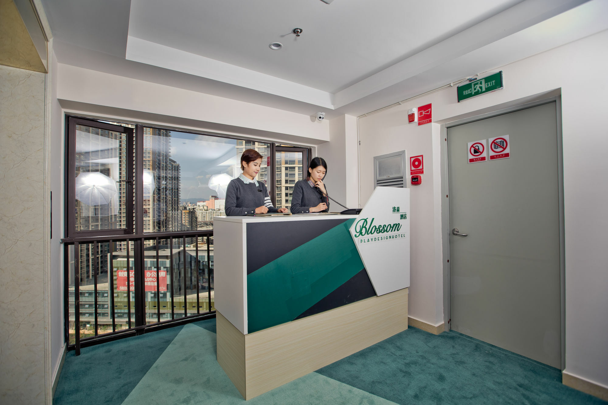 Blossom Play&Design Hotel Куньмин Экстерьер фото